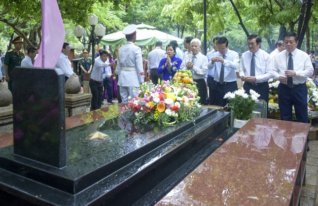Chủ tịch nước Võ Văn Thưởng dự lễ giỗ các anh hùng liệt sĩ và đồng bào yêu nước hy sinh tại Côn Đảo ảnh 8
