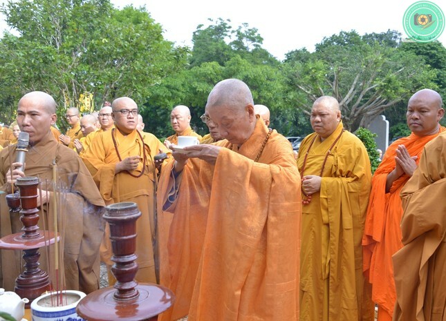 Đức Pháp chủ GHPGVN dự lễ tưởng niệm Đại lão Hòa thượng Thích Thiện Hào tại tổ đình Thiên Thai ảnh 11